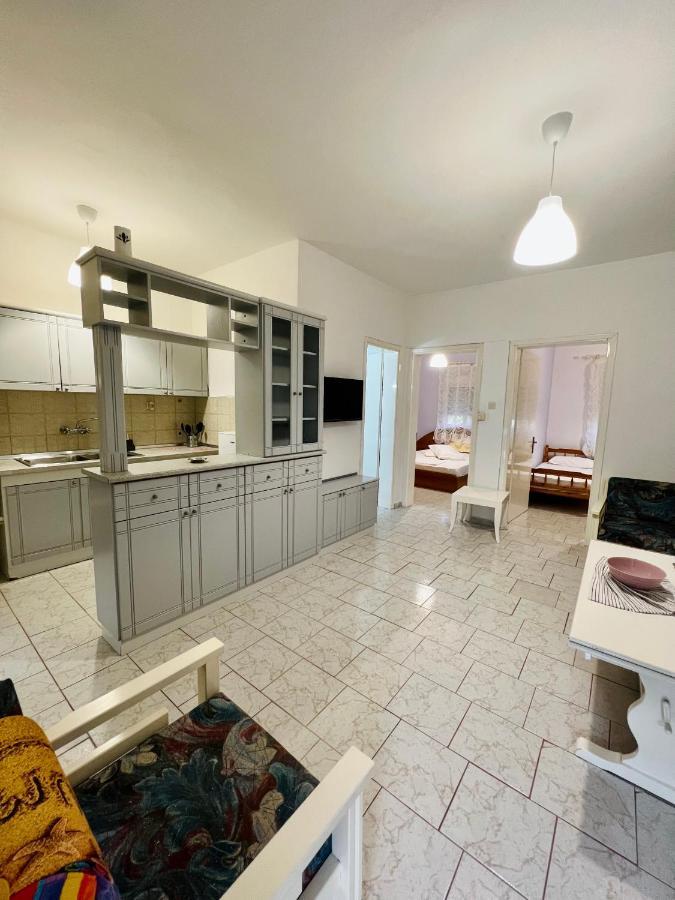 Atlantis Apartments Vrasná Zewnętrze zdjęcie